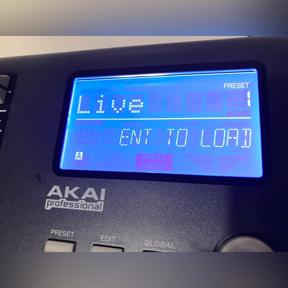 AKAI PROFESSIONAL MPD26 USB/MIDI Pad Control Mixer Music Beats Hiphop Edm Trance - Picture 3 of 15